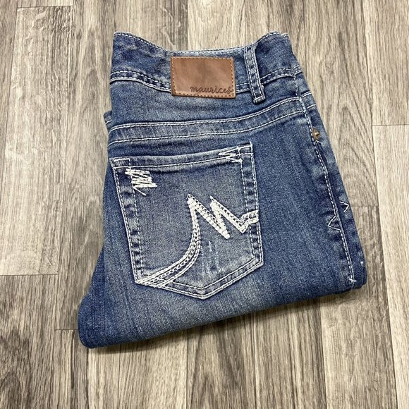 MAURICES Boot Cut Low Rise Med Wash Stretch Blue Denim Jeans Women's 3/4 Short - Picture 1 of 10